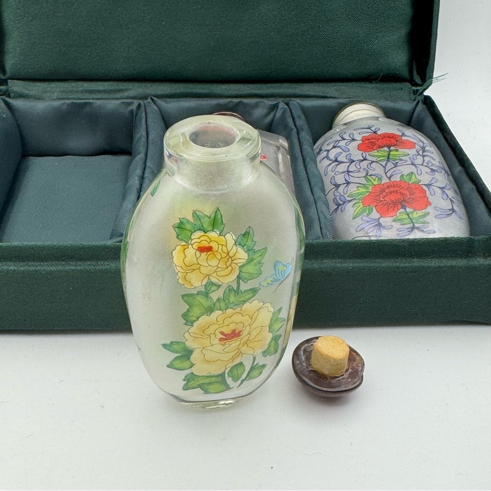 Vintage Set Li Bien Chinese Bottles, Floral Reverse Painted Glass -  Set of 3 - Picture 5 of 9